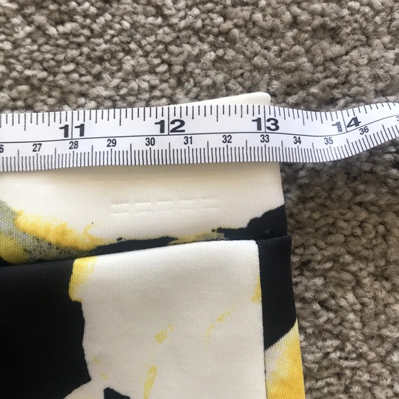 Like new pencil skirt. Only worn once - Picture 7 of 8